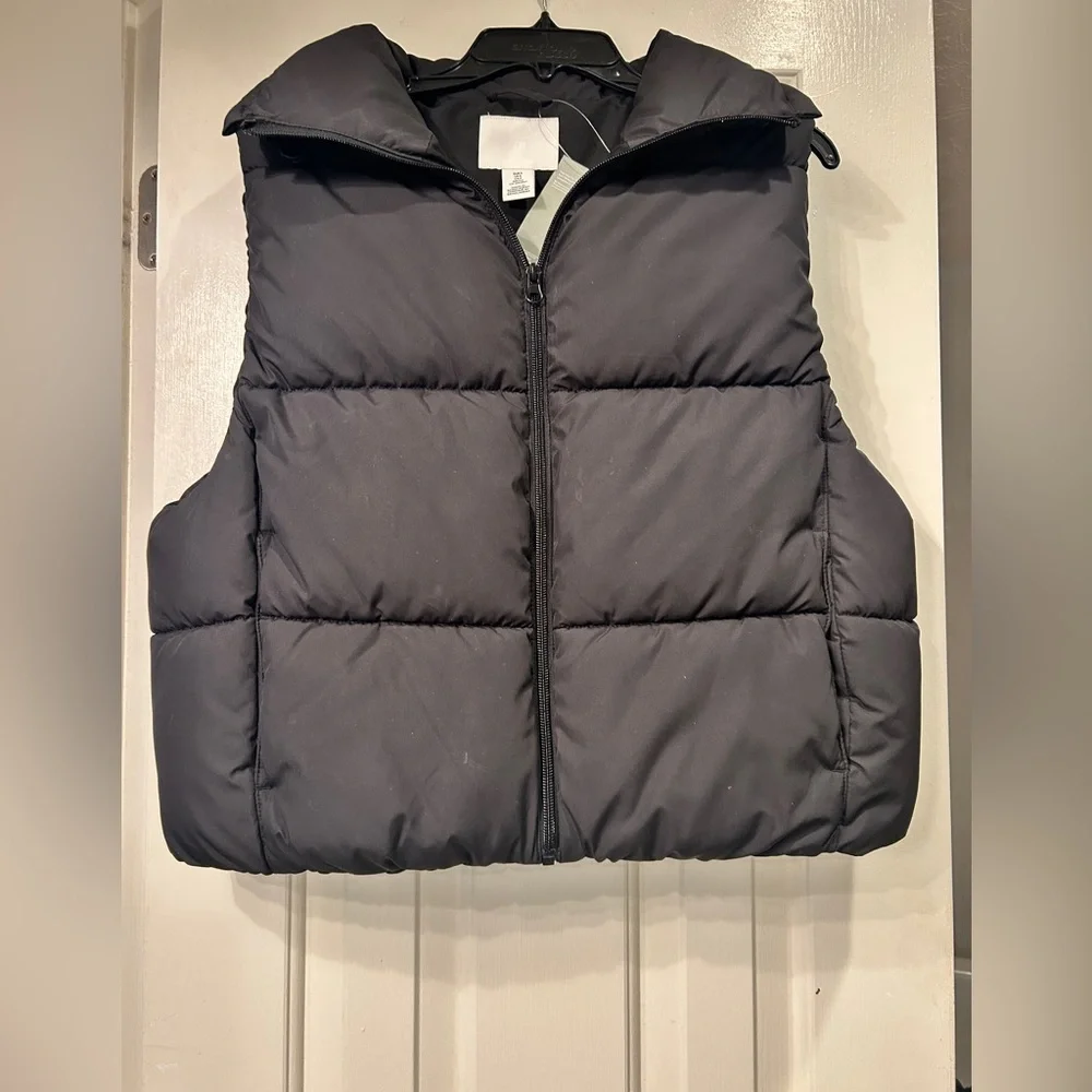 NEW H&M Black Puffer Vest - Picture 3 of 5